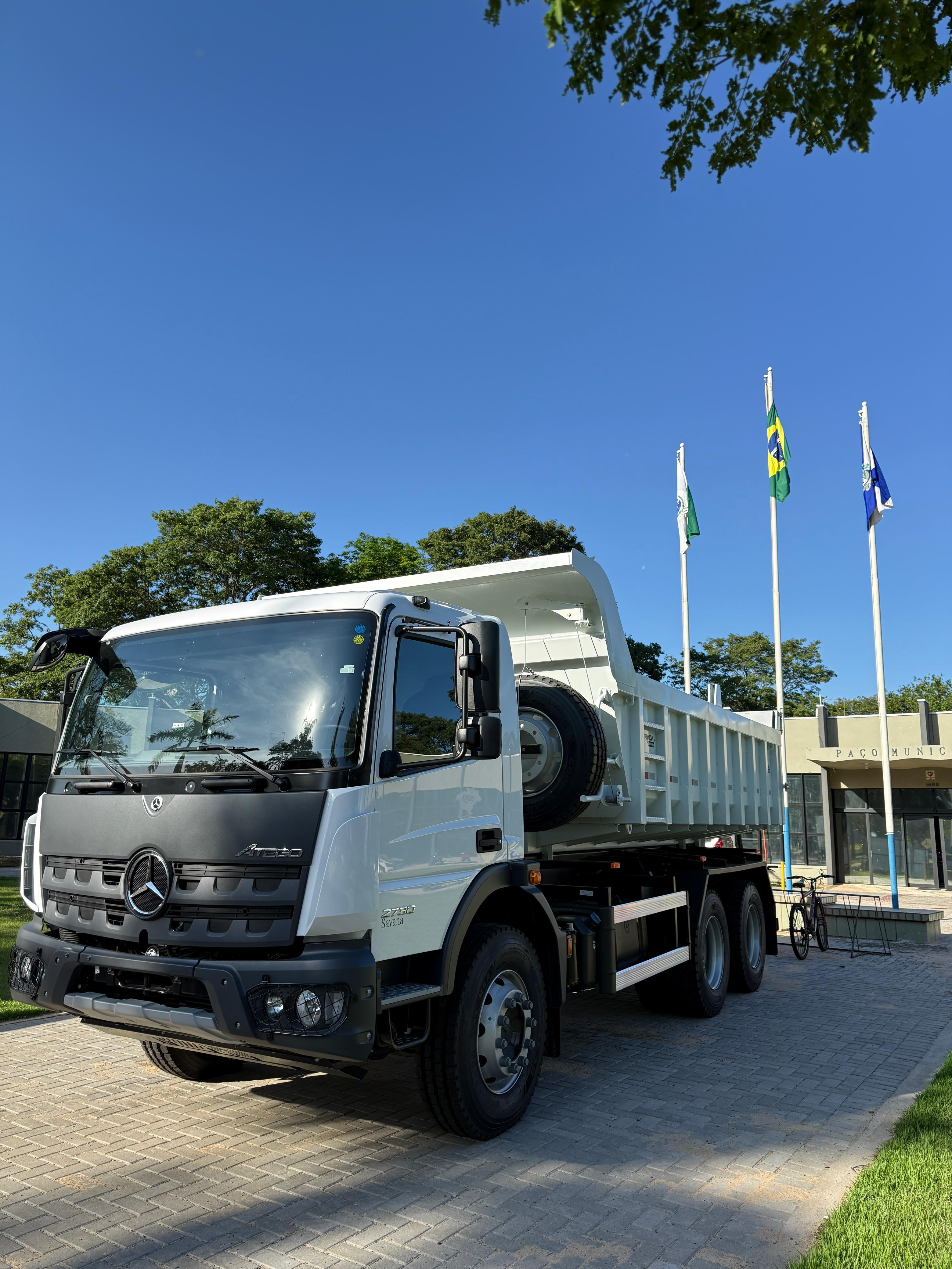 Nova Esperança recebe mais um veículo para compor a frota