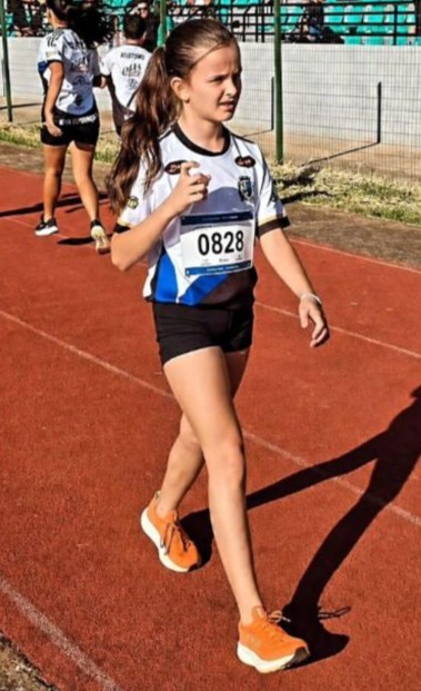 Atleta de 10 anos de Nova Esperança se destaca em competição de atletismo em Londrina