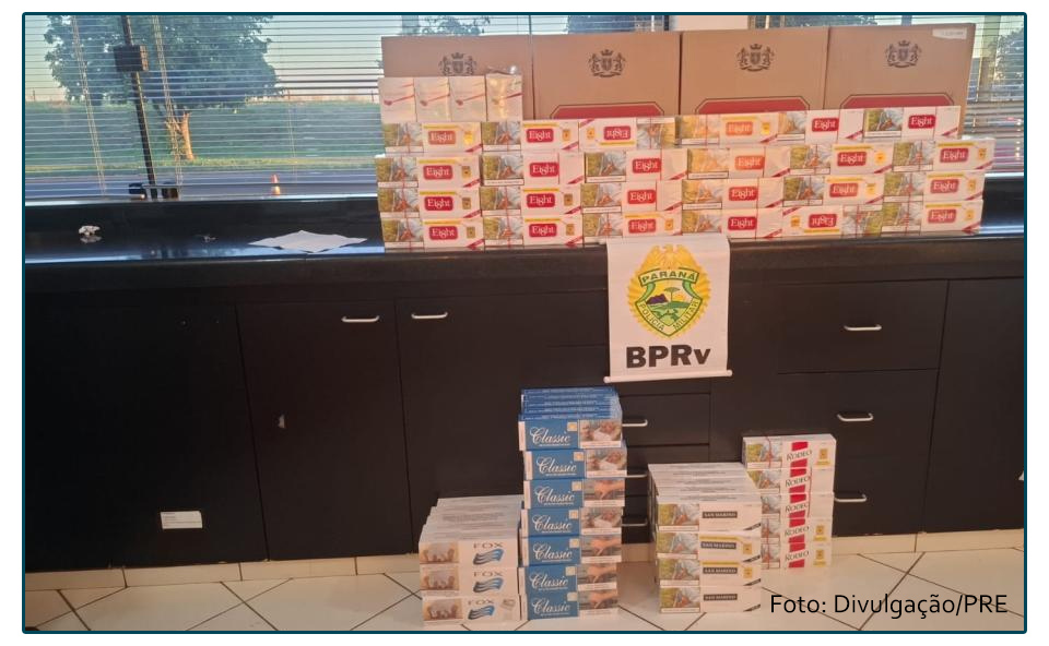 PRF APREENDE 379 PACOTES DE CIGARROS CONTRABANDEADOS DURANTE FISCALIZAÇÃO.